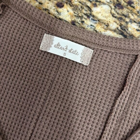 Altar’d State Brown Cotton Blend Waffle Knit Expose Seams Short Sleeve Shirt S - Picture 4 of 8